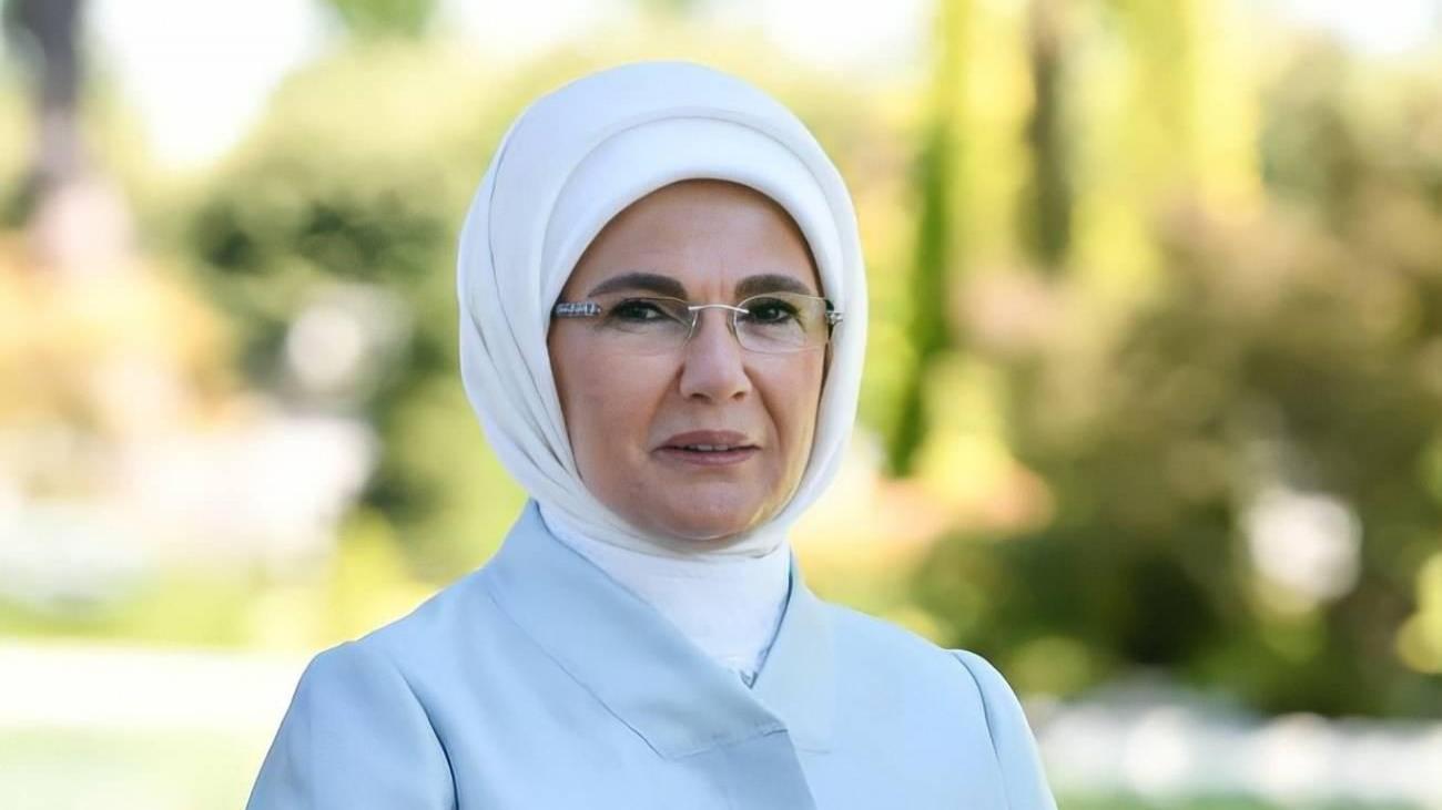 Emine Erdoğan Bali’de lider eşleriyle buluştu