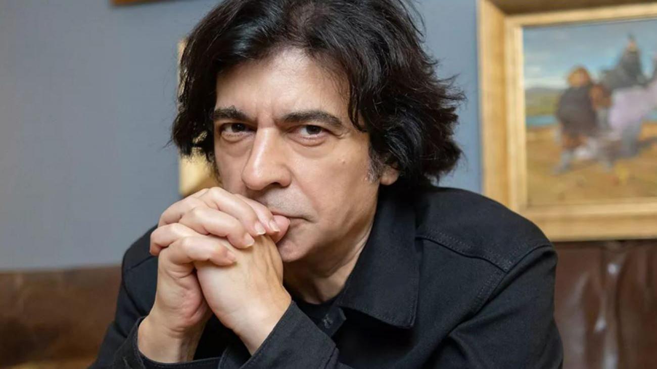 Okan Bayülgen’den Misli tenkit: gövde geliştikçe beyin küçülüyor!