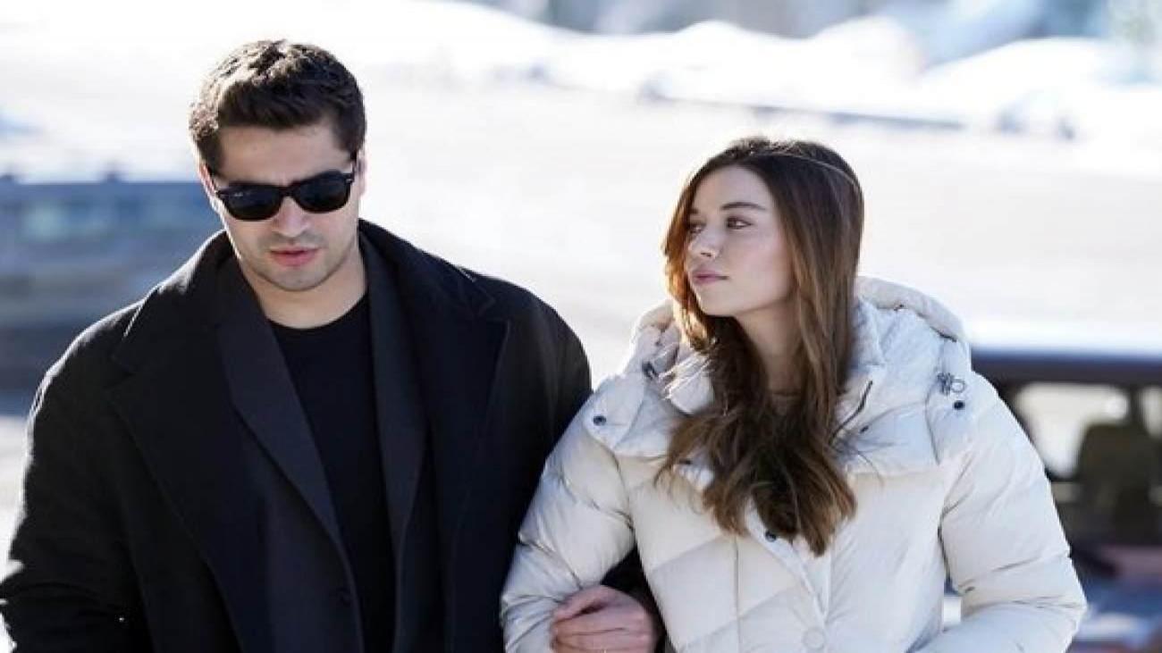 Yalı Çapkını yıldızlarından rekor kıran poz! Afra Saraçoğlu ve Mert Ramazan Demir’in…