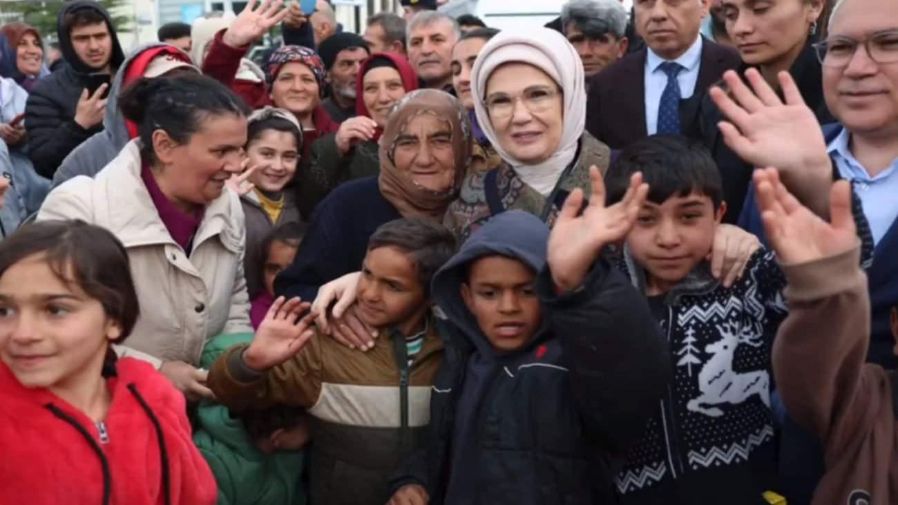 Emine Erdoğan: Malatya’da depremden etkilenen kardeşlerimizle bir araya geldik